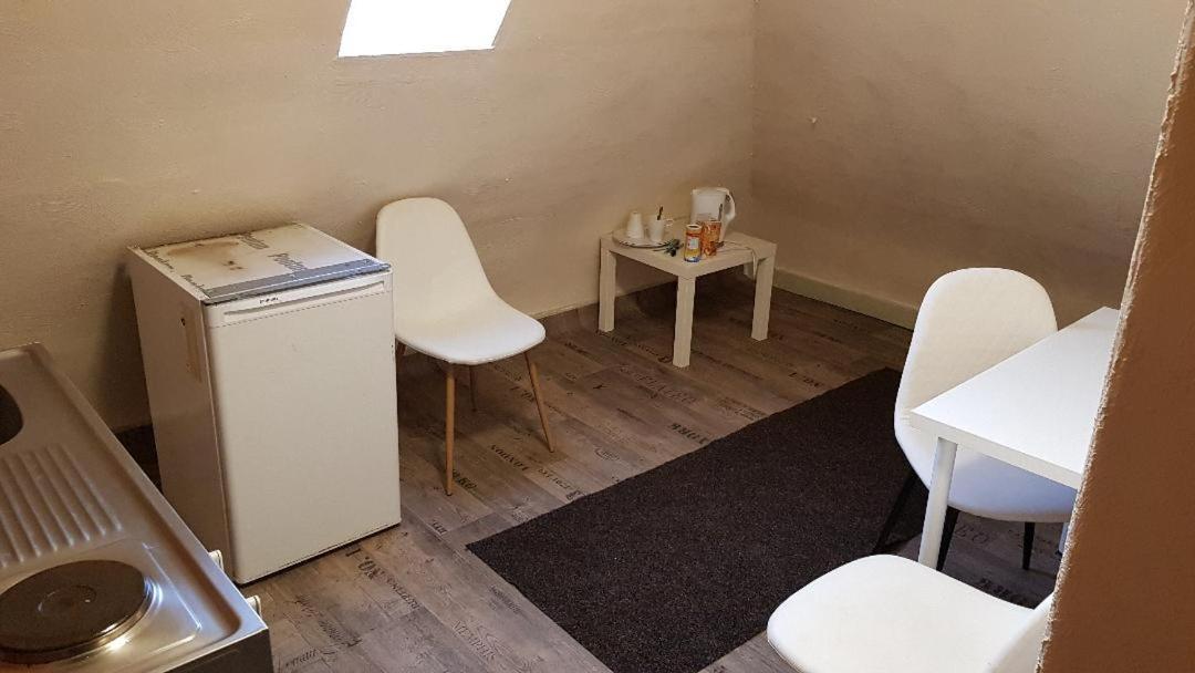 Handwerker Unterkunft Monteurzimmer Mit Gemeinschaftsbad In Brebach Саарбрюкен Екстериор снимка